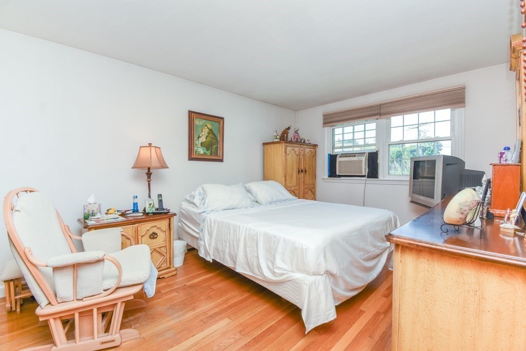 Nahant, Massachusetts, 01908, United States, 4 Bedrooms Bedrooms, ,3 BathroomsBathrooms,Residential,For Sale,1943119