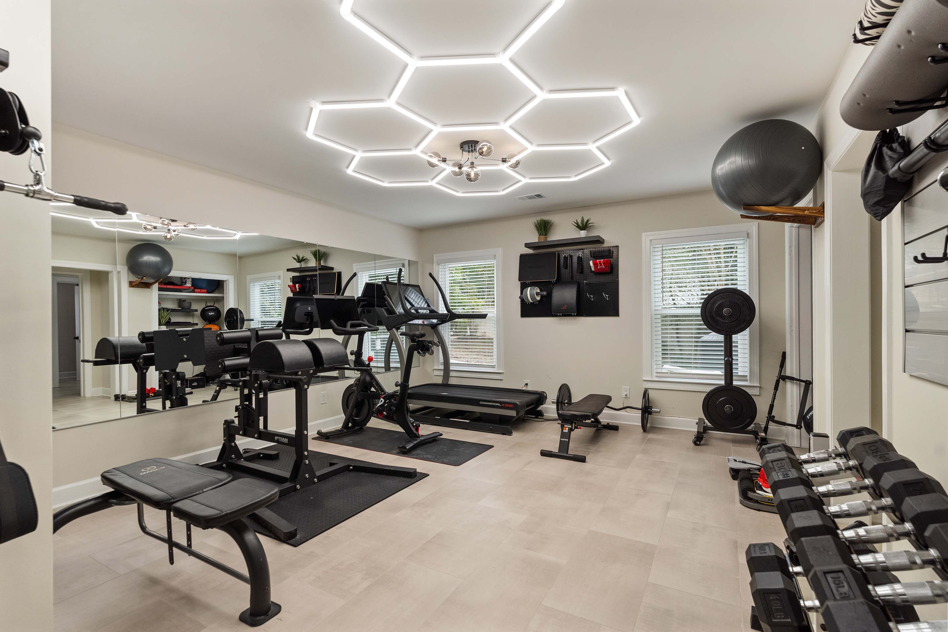  Resort-Style Living Overlooking the 13th Green and Lake - 物件實景