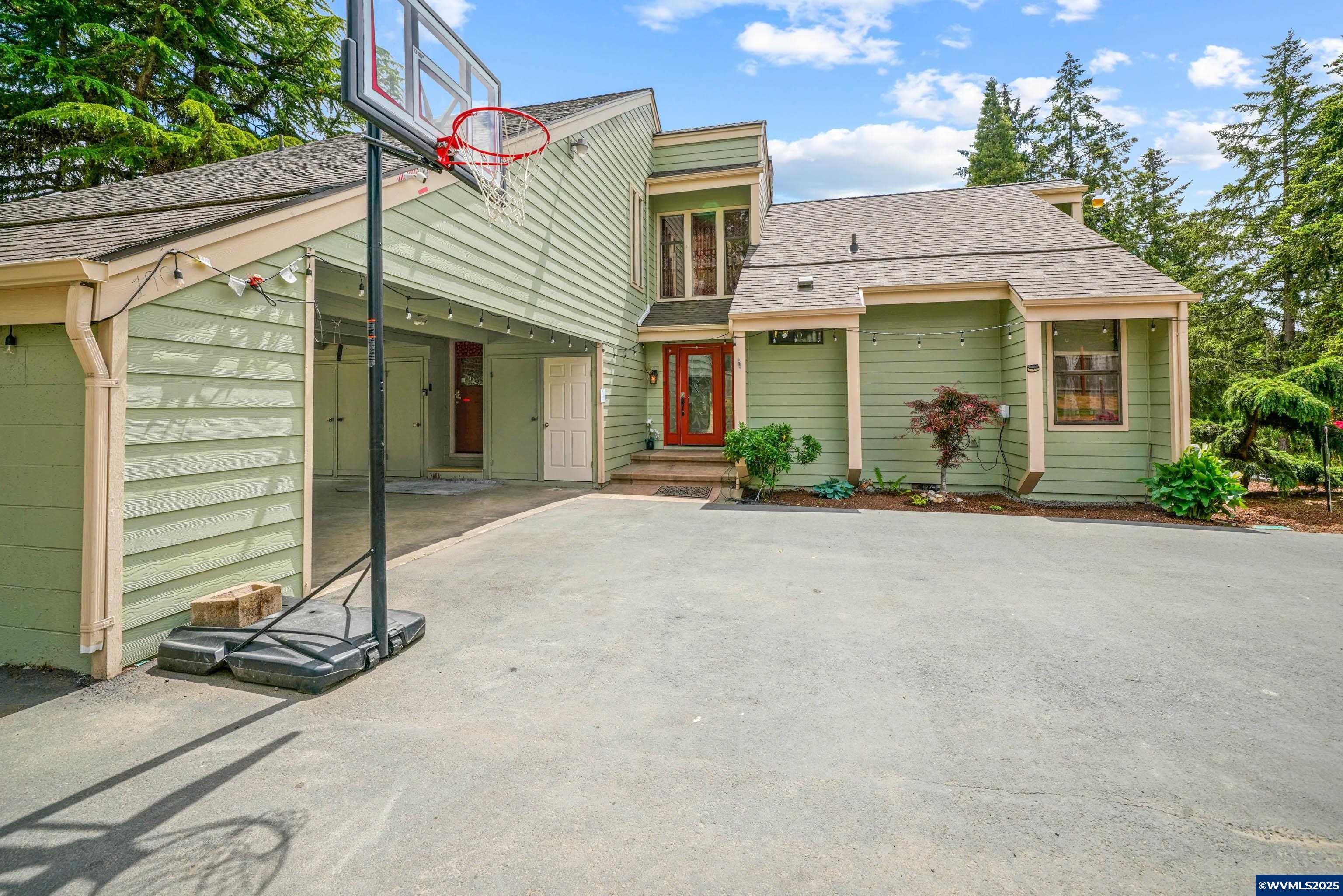 Salem, Oregon, 97304, United States, 4 Bedrooms Bedrooms, ,4 BathroomsBathrooms,Residential,For Sale,1805050