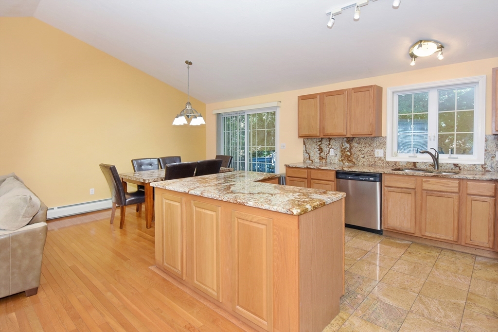 Worcester, Massachusetts, 01602, United States, 3 Bedrooms Bedrooms, ,2 BathroomsBathrooms,Residential,For Sale,1902037