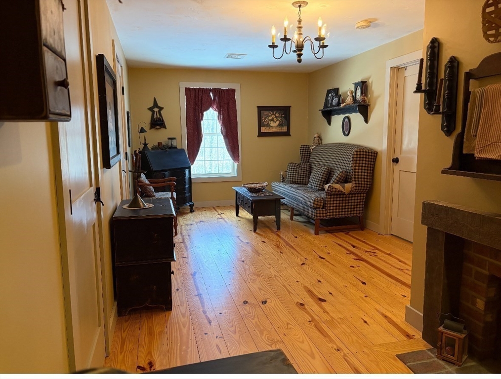 Northbridge, Massachusetts, 01588, United States, 4 Bedrooms Bedrooms, ,2 BathroomsBathrooms,Residential,For Sale,2015326