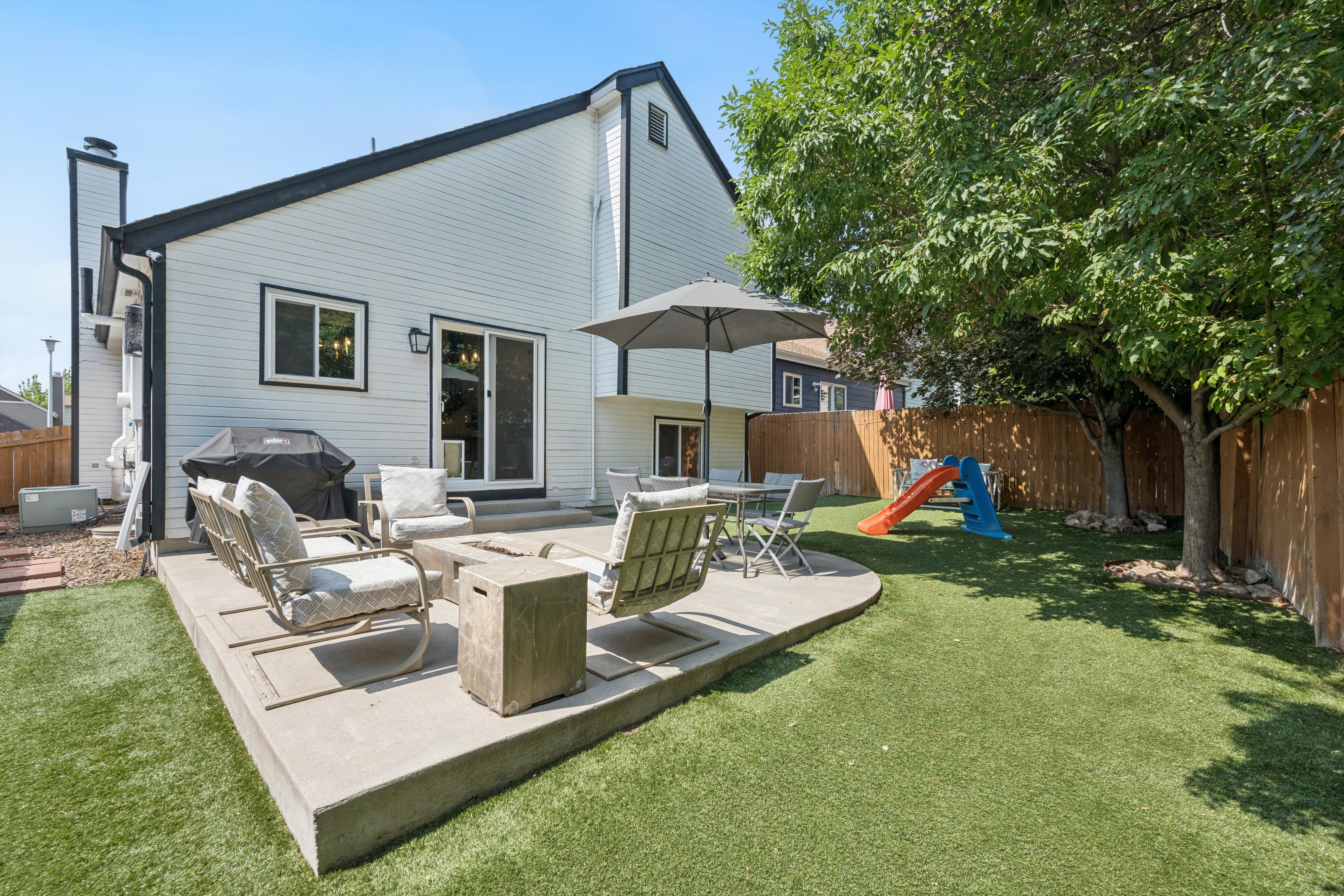  Beautifully updated home-Renovated from top to bottom with exceptional attention - 物件實景
