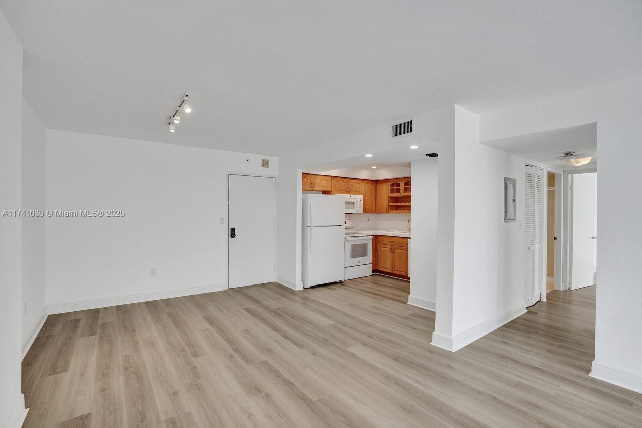 Miami, Florida, 33131, United States, 2 Bedrooms Bedrooms, ,2 BathroomsBathrooms,Residential,For Sale,1705612