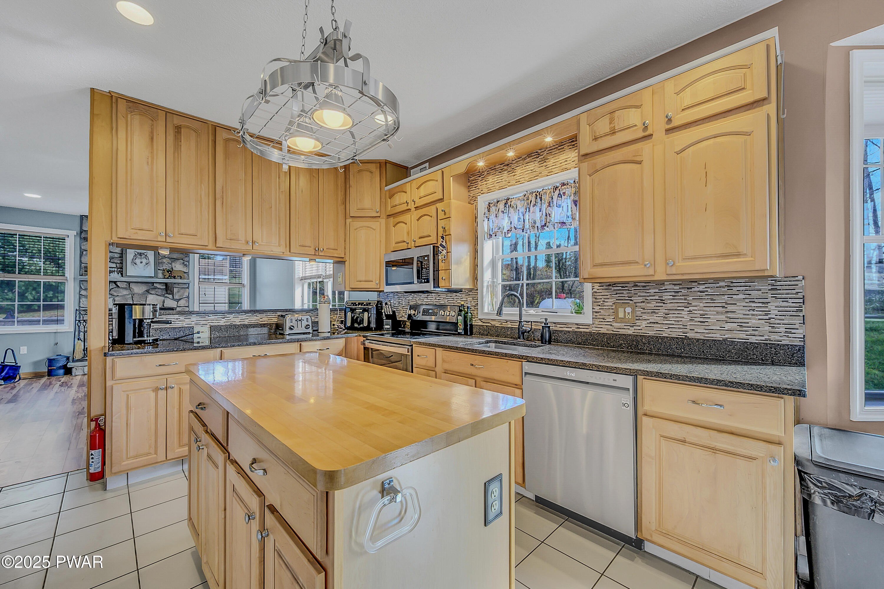 Moscow, Pennsylvania, 18444, United States, 4 Bedrooms Bedrooms, ,3 BathroomsBathrooms,Residential,For Sale,1987034