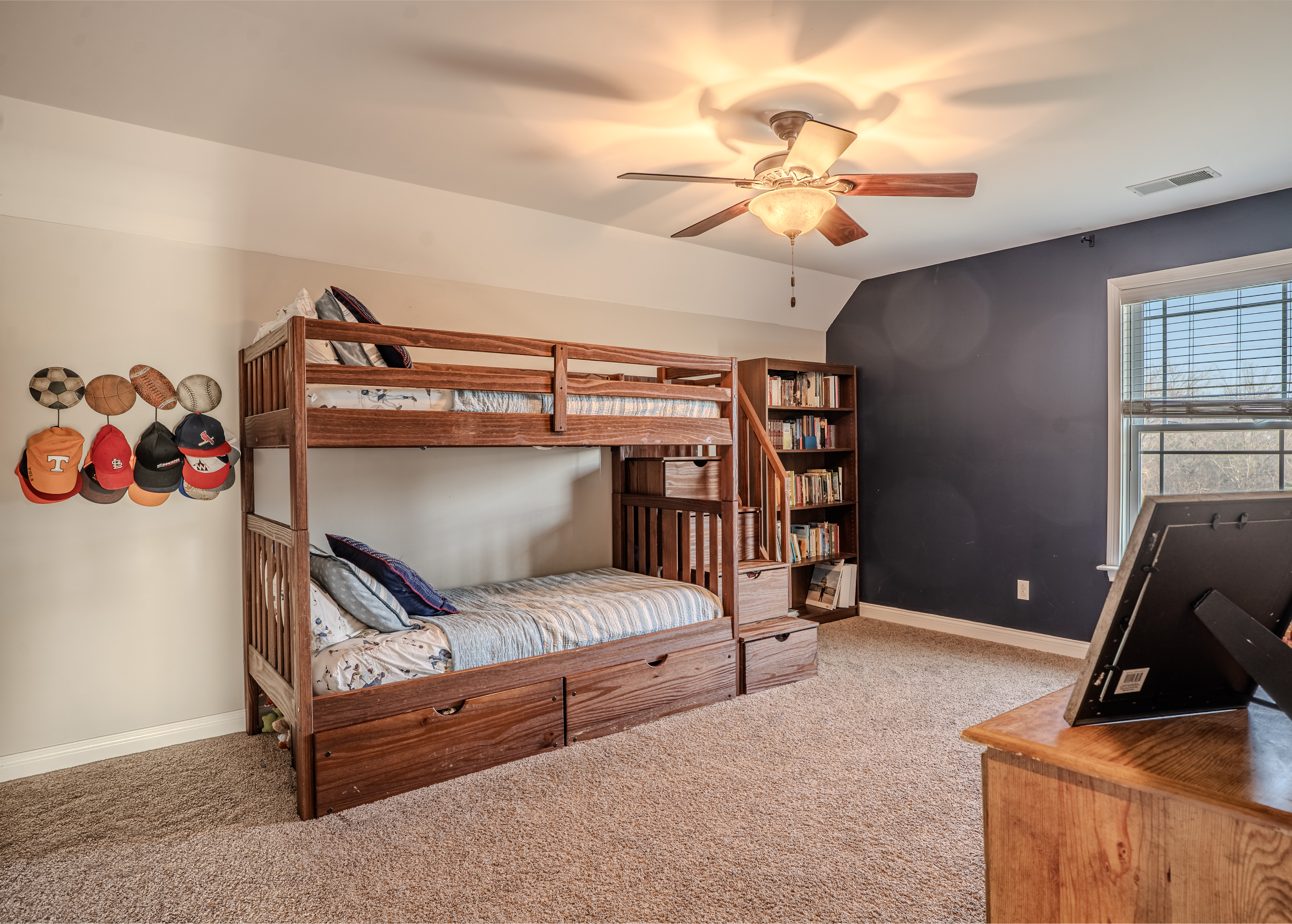 Frankfort, Kentucky, 40601, United States, 6 Bedrooms Bedrooms, ,3 BathroomsBathrooms,Residential,For Sale,2012095