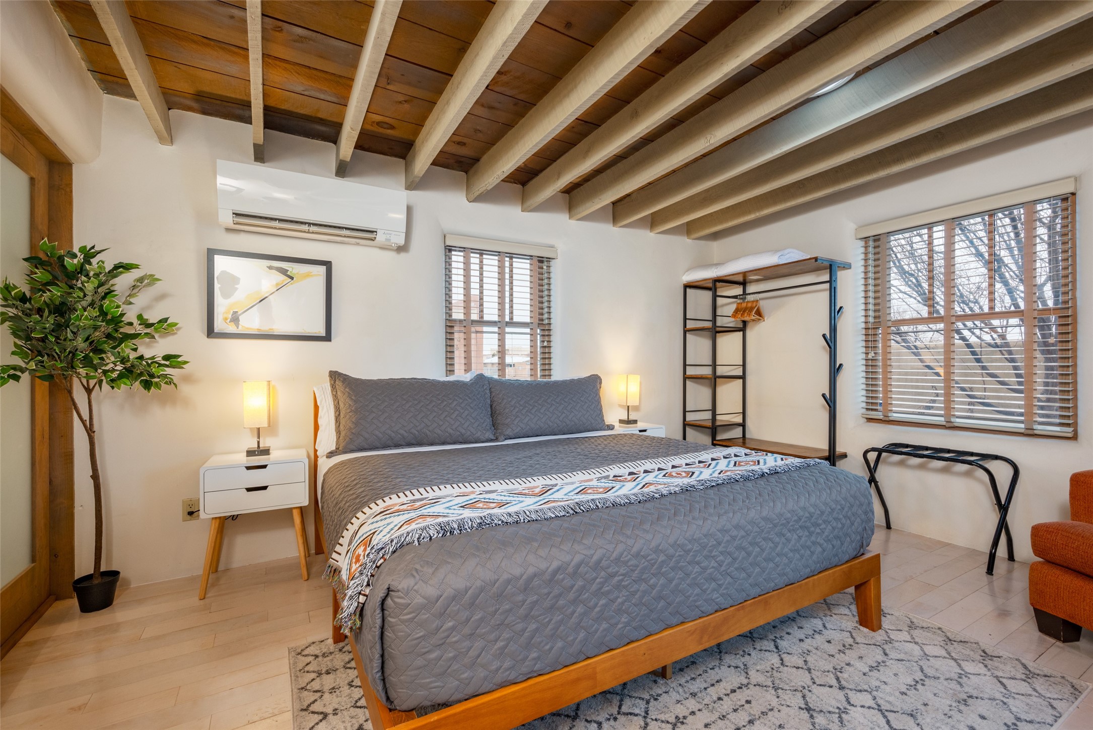  715 S Saint Francis Drive - 物件實景