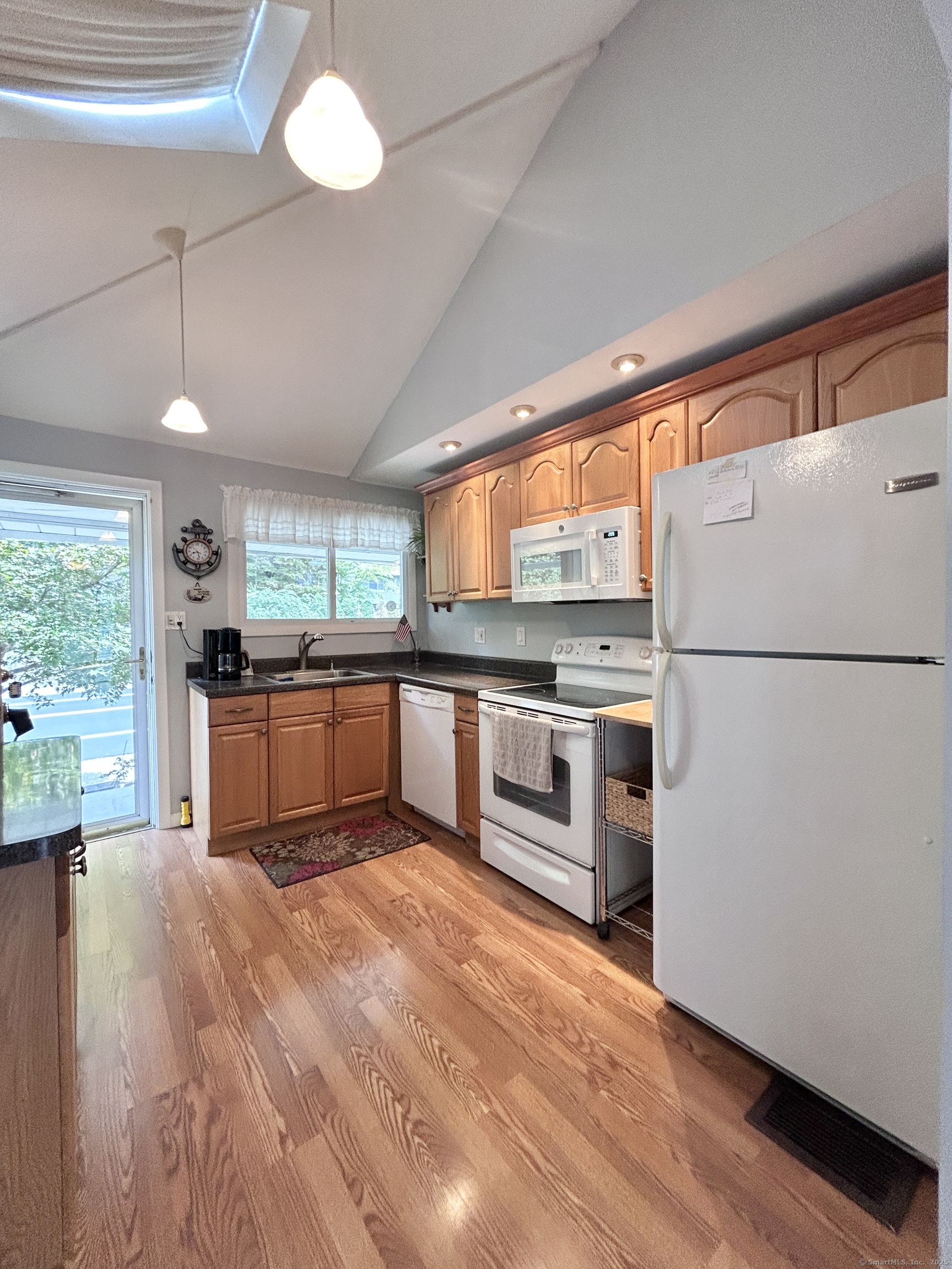 Seymour, Connecticut, 06483, United States, 3 Bedrooms Bedrooms, ,2 BathroomsBathrooms,Residential,For Sale,1933052