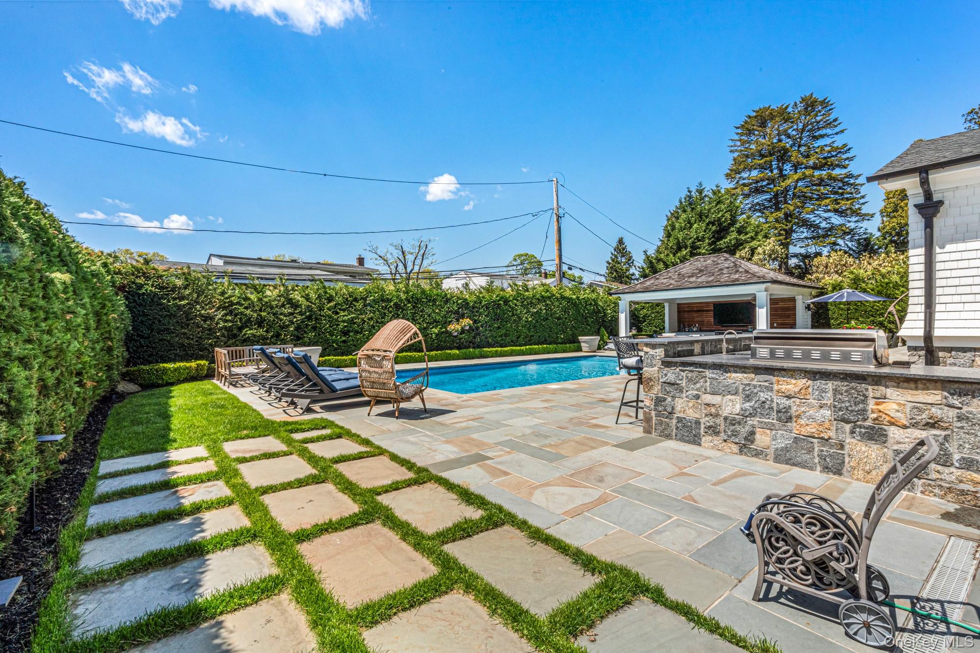  25 Boyd Drive, Westbury, NY, 11590 - 物件實景