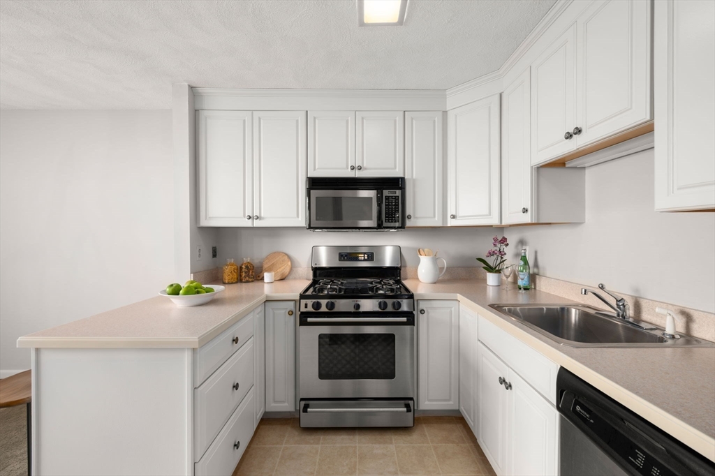 Concord, Massachusetts, 01742, United States, 2 Bedrooms Bedrooms, ,2 BathroomsBathrooms,Residential,For Sale,2000967