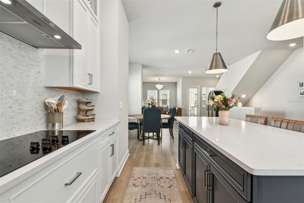 Sarasota, Florida, 34237, United States, 3 Bedrooms Bedrooms, ,4 BathroomsBathrooms,Residential,For Sale,1862311