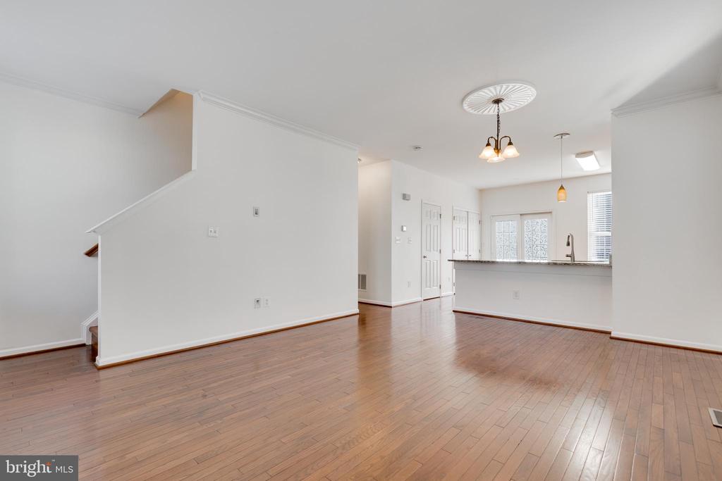 Chantilly, Virginia, 20152, United States, 4 Bedrooms Bedrooms, ,3 BathroomsBathrooms,Residential,For Sale,1988850