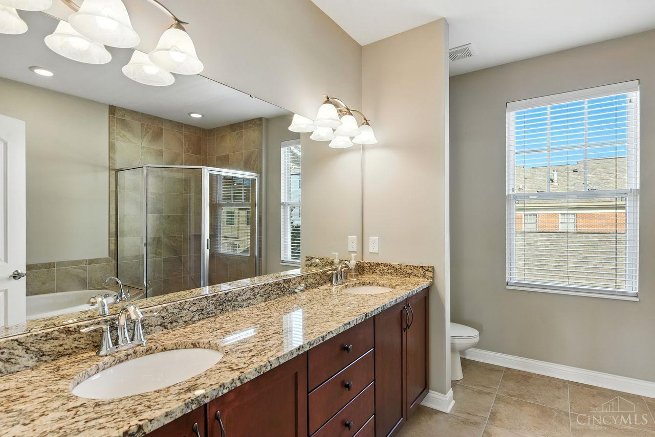 Cincinnati, Ohio, 45209, United States, 2 Bedrooms Bedrooms, ,4 BathroomsBathrooms,Residential,For Sale,1940241