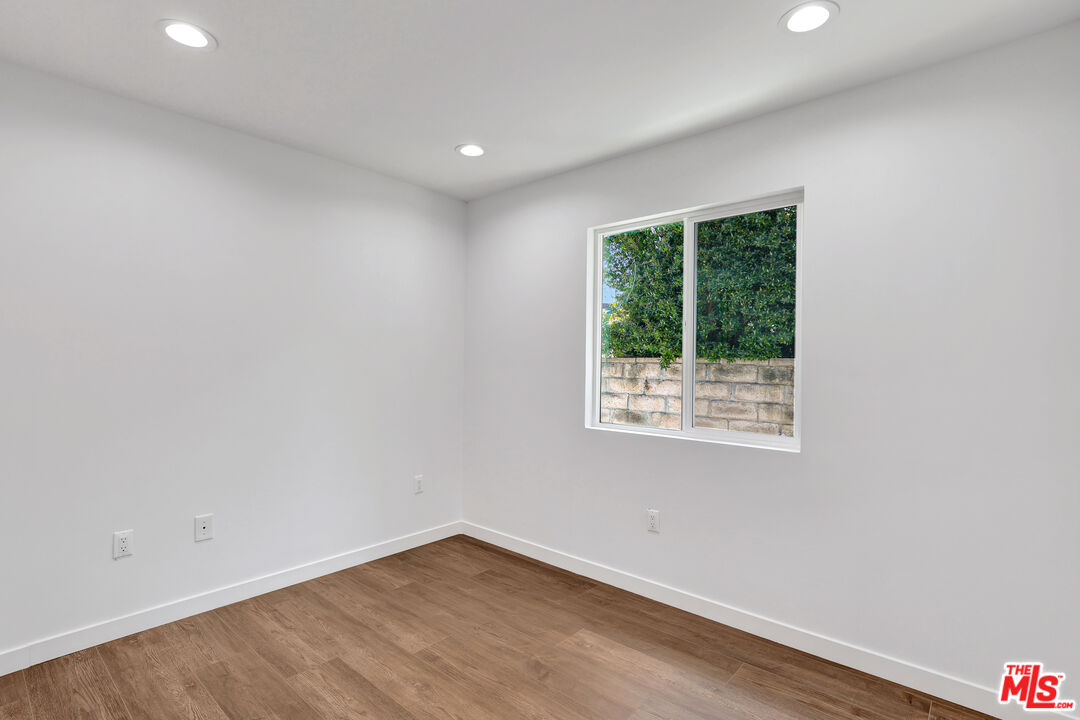 Reseda, California, 91335, United States, 10 Bedrooms Bedrooms, ,Residential,For Sale,1906500