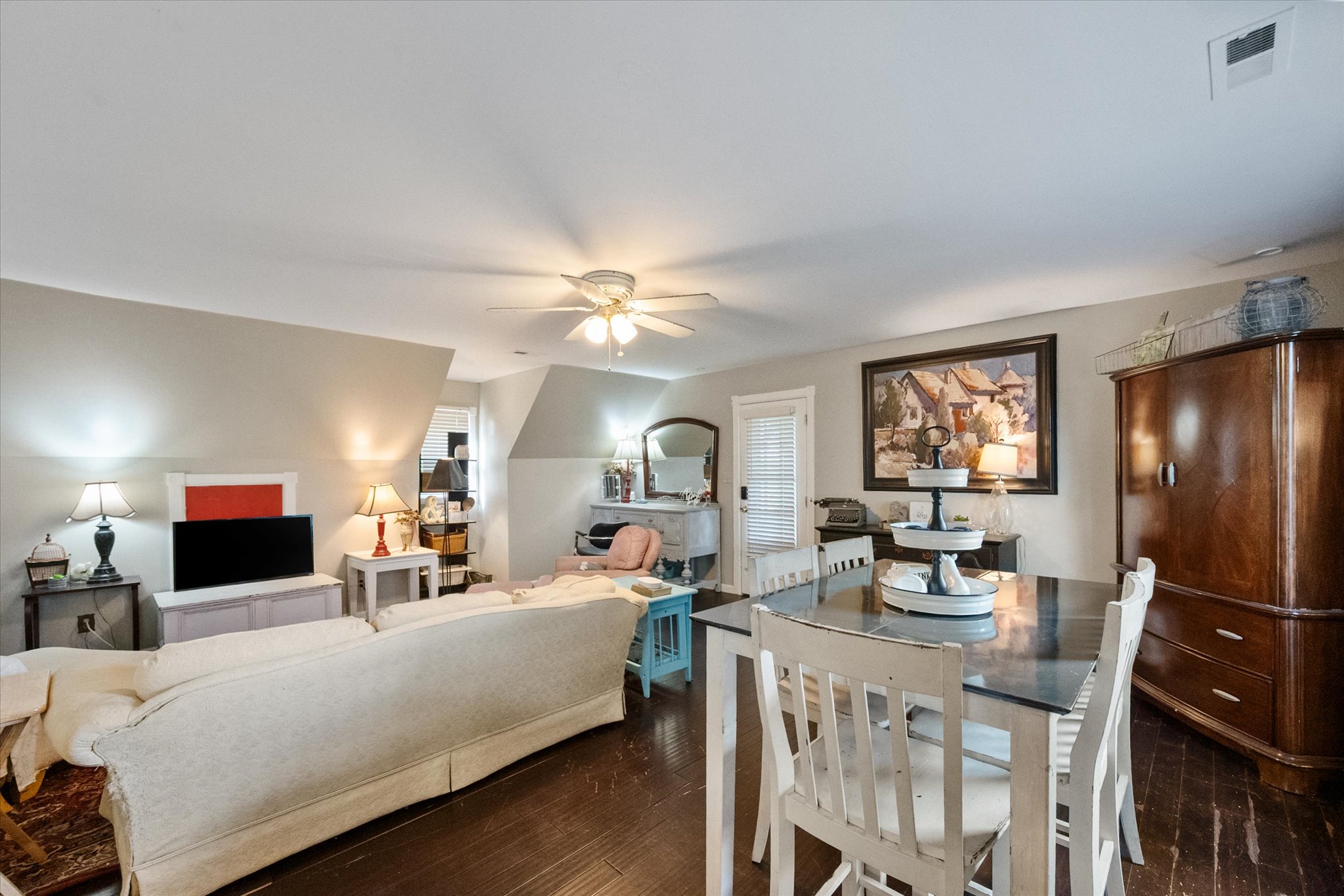 Shelbyville, Kentucky, 40065, United States, 4 Bedrooms Bedrooms, ,3 BathroomsBathrooms,Residential,For Sale,1986481