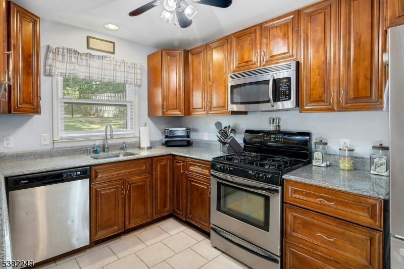 Rockaway Twp., New Jersey, 07866, United States, 3 Bedrooms Bedrooms, ,1 BathroomBathrooms,Residential,For Sale,1940622