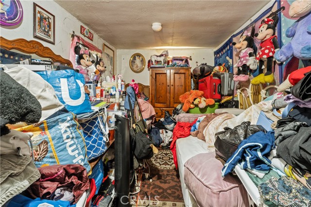 Los Angeles, California, 90022, United States, 5 Bedrooms Bedrooms, ,Residential,For Sale,1979575