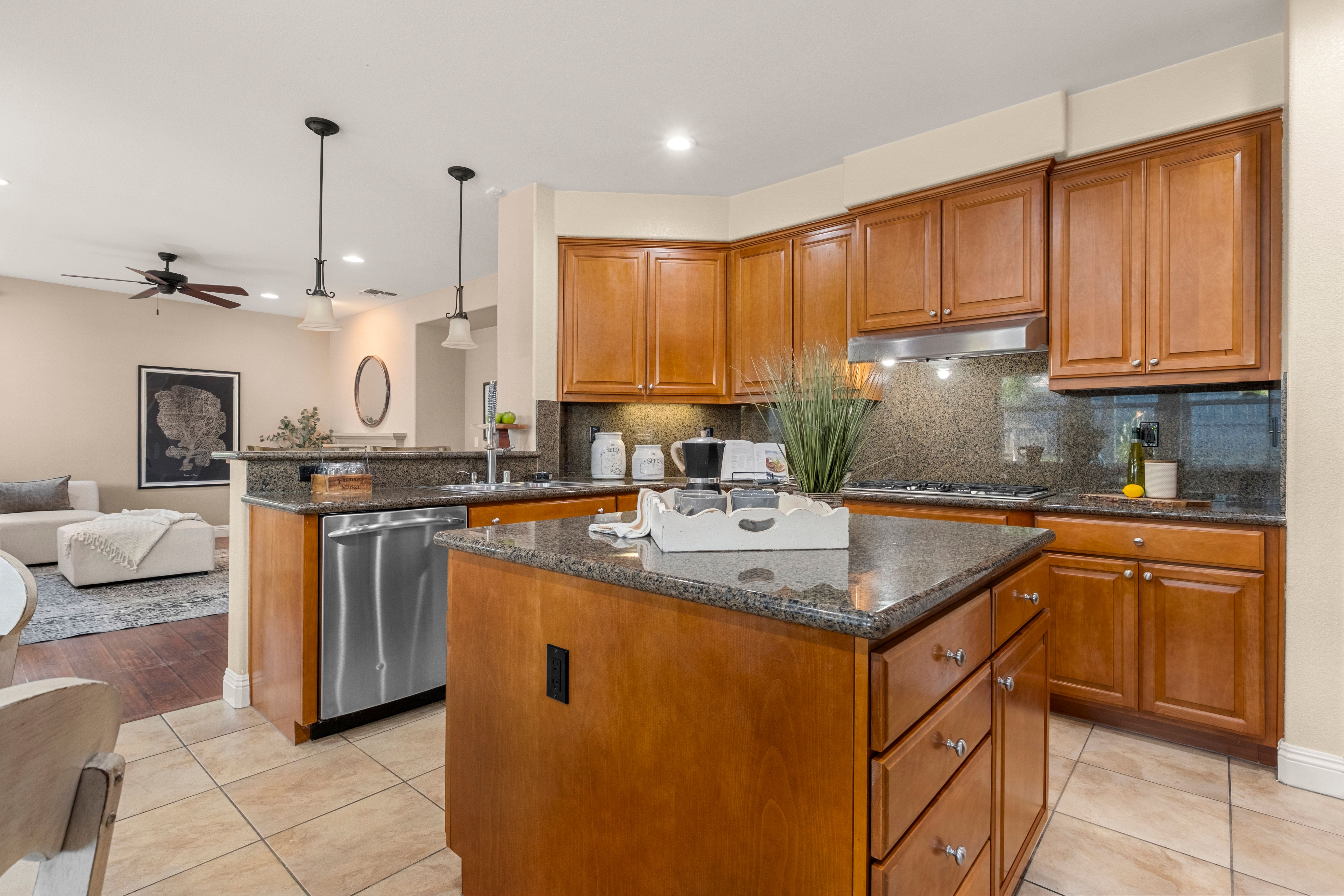  2564 Summerland Way, Roseville, CA 95747 - 物件實景