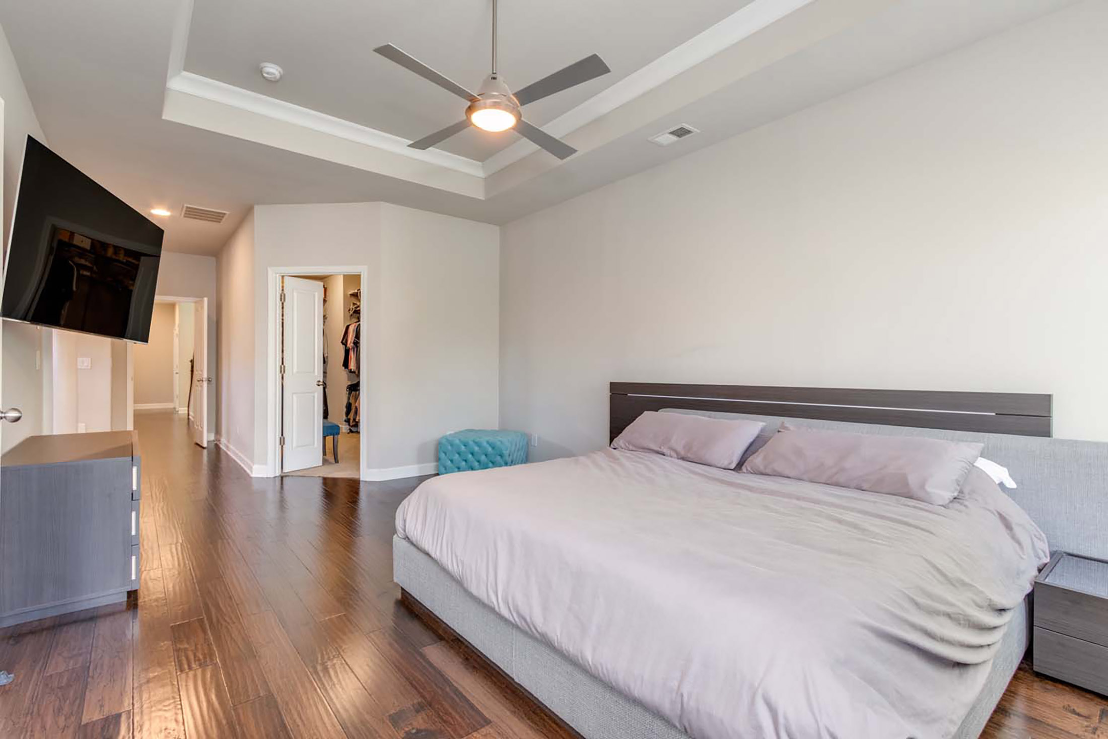  Four-Bedroom Brick Corner Lot in Jamestown - 物件實景