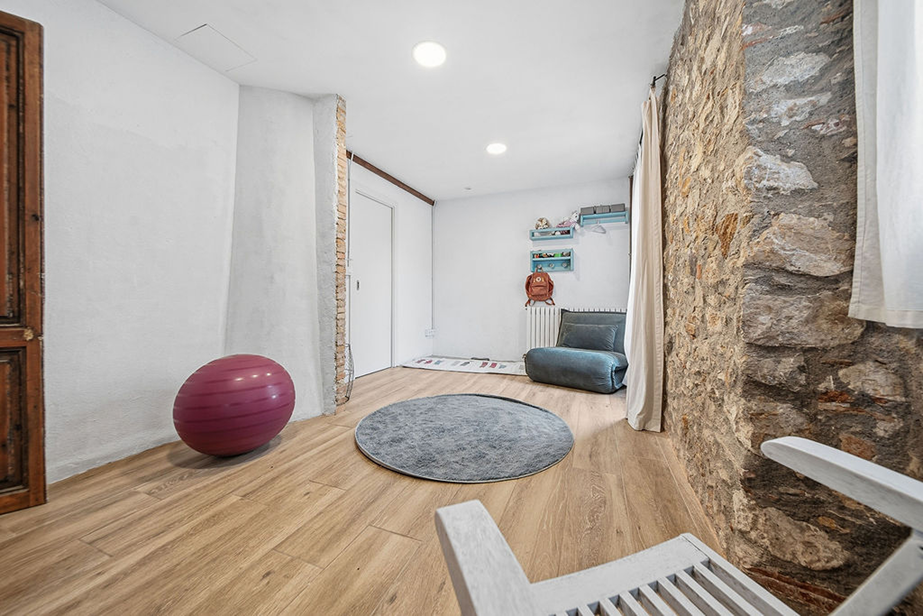  Charming 19th century stone house in the heart of L