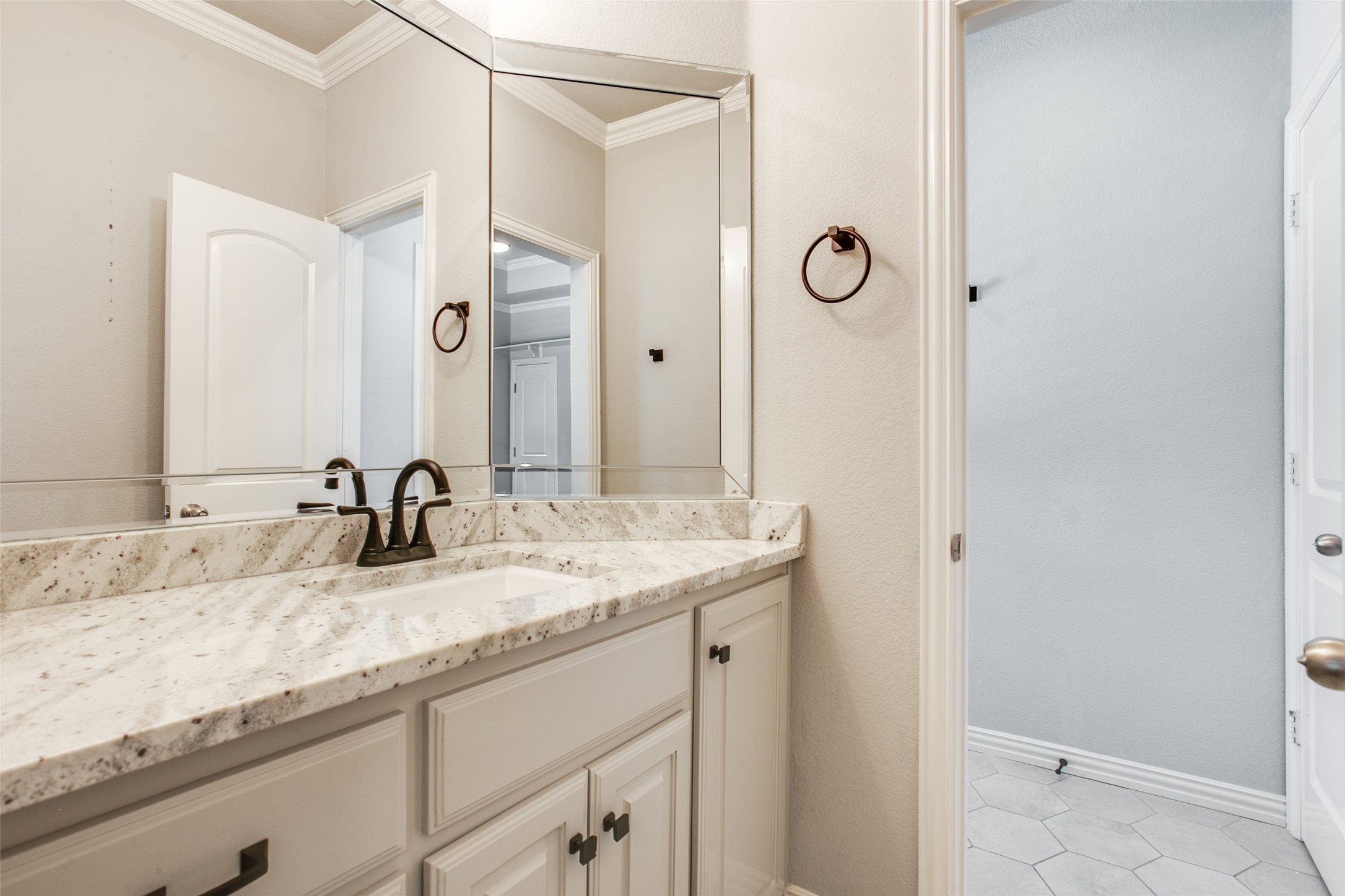 Grapevine, Texas, 76092, United States, 4 Bedrooms Bedrooms, ,3 BathroomsBathrooms,Residential,For Sale,1951115