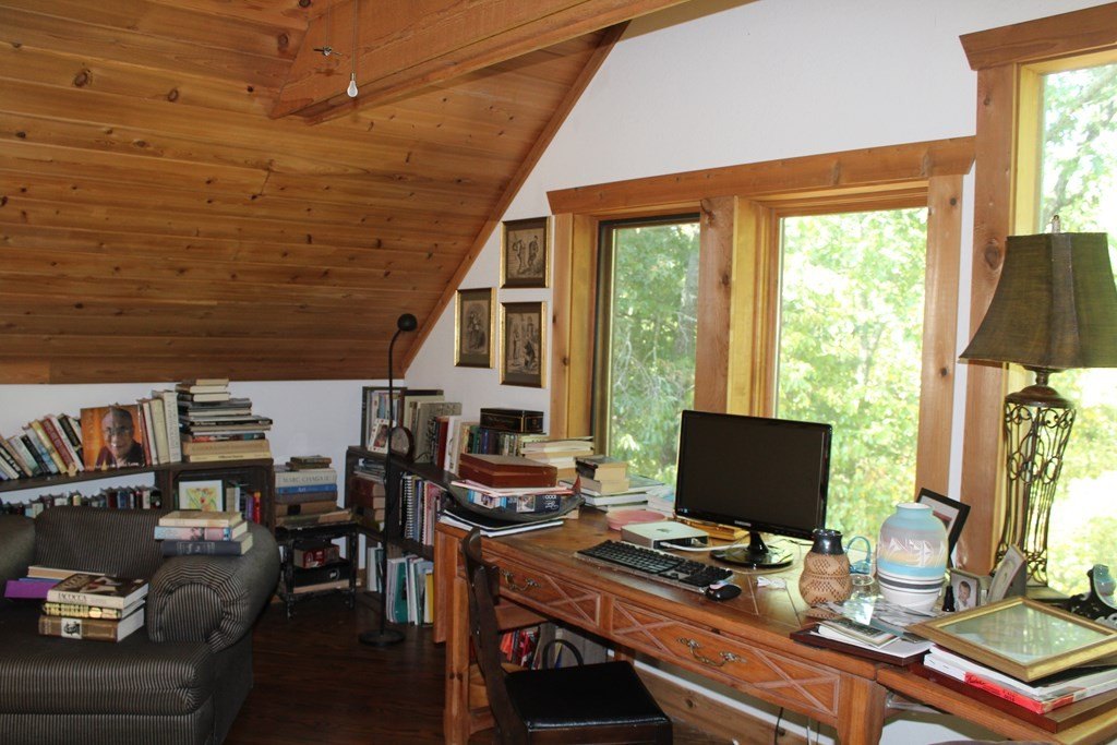 Murphy, North Carolina, 28906, United States, 2 Bedrooms Bedrooms, ,4 BathroomsBathrooms,Residential,For Sale,1915362