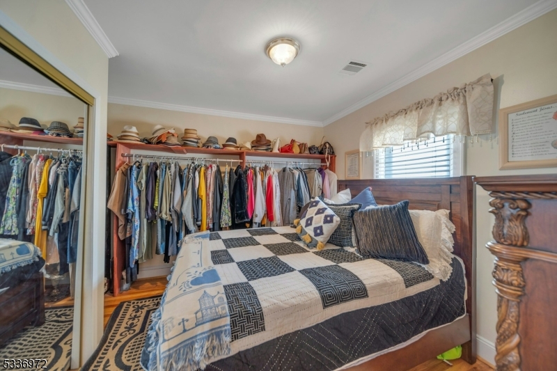 West Orange Twp., New Jersey, 07052, United States, 6 Bedrooms Bedrooms, ,4 BathroomsBathrooms,Residential,For Sale,1934575