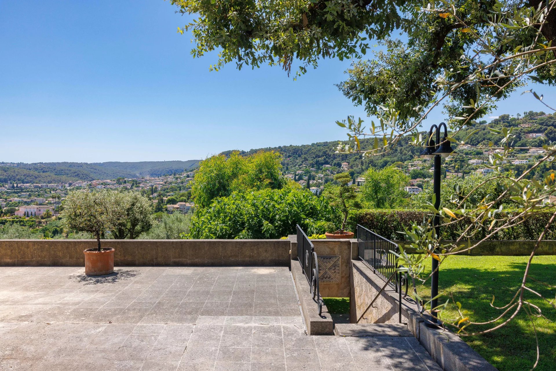 Saint-Paul-de-Vence, Provence-Alpes-Côte d’Azur, 06570, FR, 5 Bedrooms Bedrooms, ,Residential,For Sale,1895395
