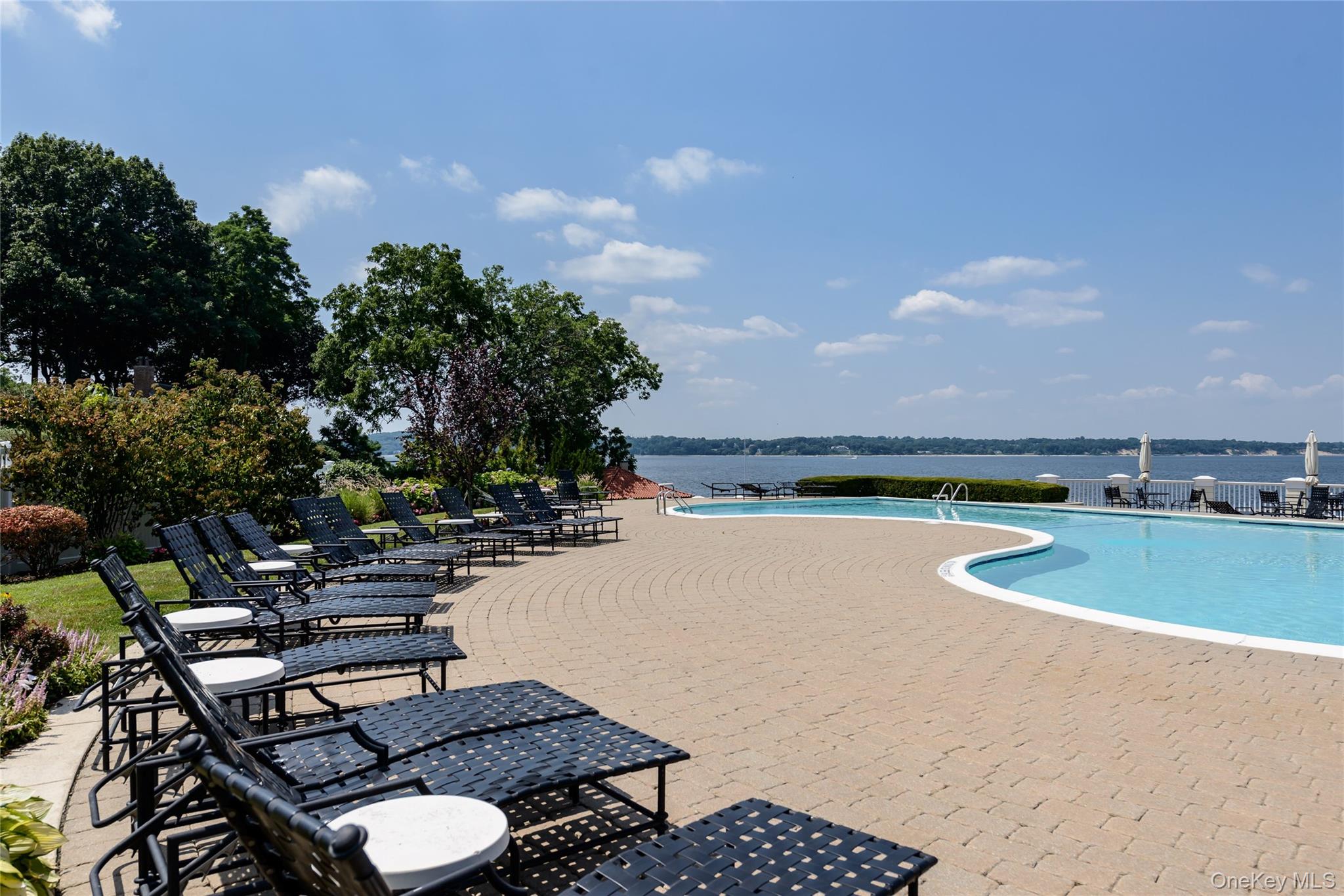  62 Pembroke Drive, Glen Cove, NY, 11542 - 物件實景