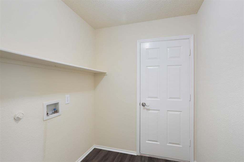 Dallas, Texas, 75212, United States, 5 Bedrooms Bedrooms, ,3 BathroomsBathrooms,Residential,For Sale,1902272