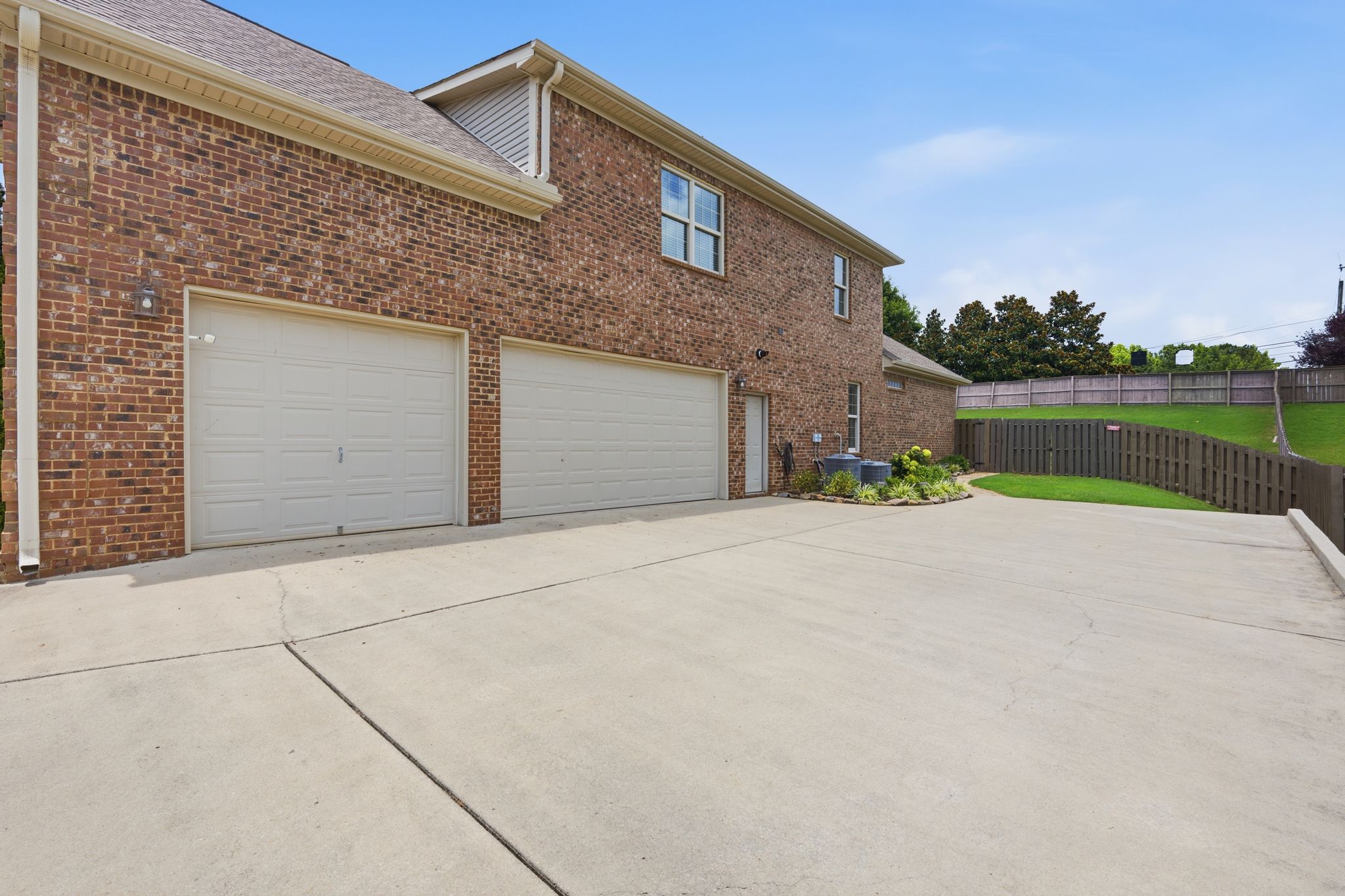  214 Legendwood Drive  NW - 物件實景