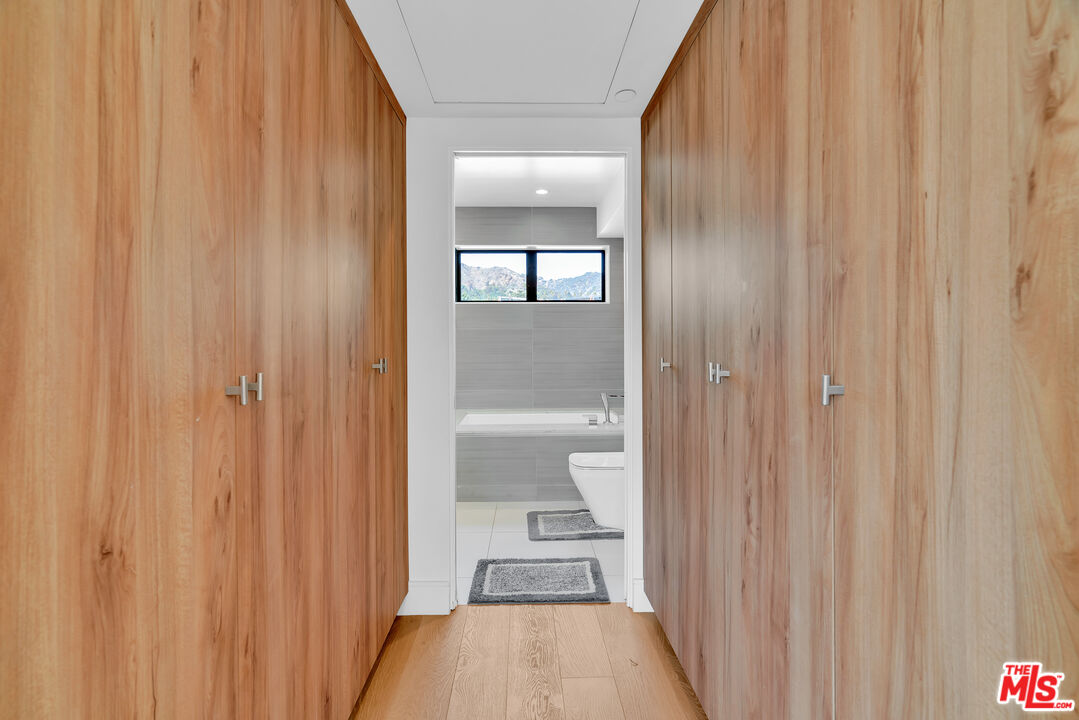 Los Angeles, California, 90046, United States, 3 Bedrooms Bedrooms, ,3 BathroomsBathrooms,Residential,For Sale,1827071