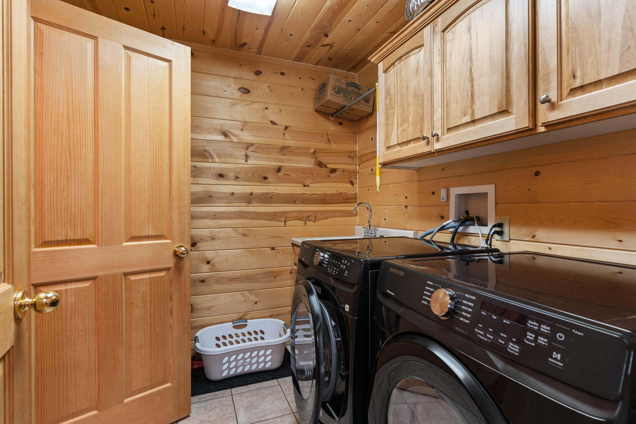 Parowan, Utah, 84761, United States, 5 Bedrooms Bedrooms, ,5 BathroomsBathrooms,Residential,For Sale,1976313