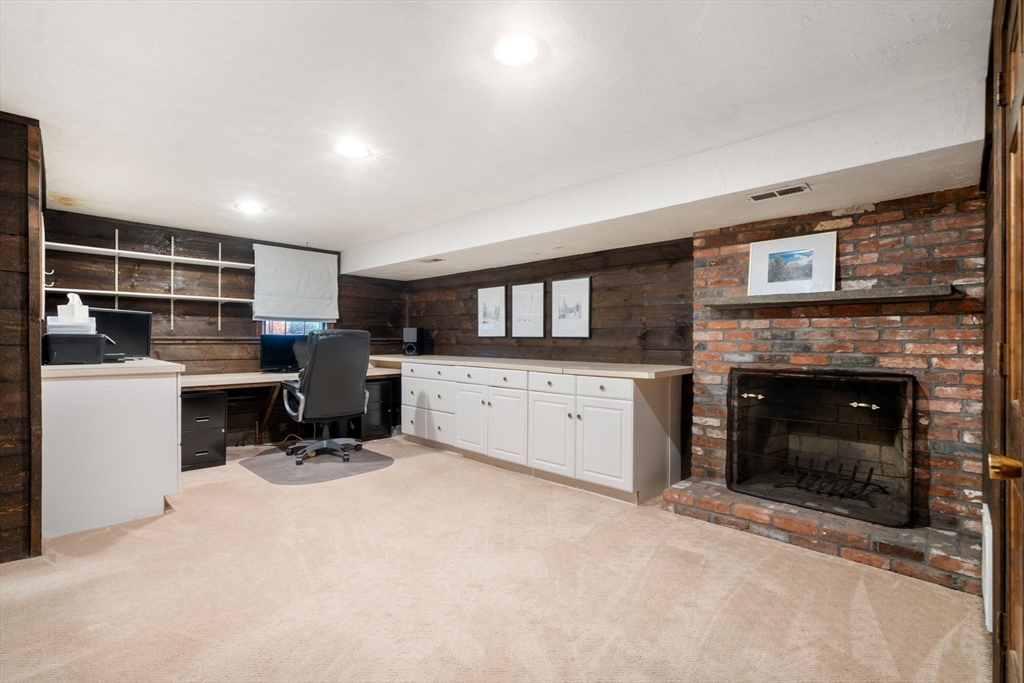 Marlborough, Massachusetts, 01752, United States, 4 Bedrooms Bedrooms, ,Residential,For Sale,1987097