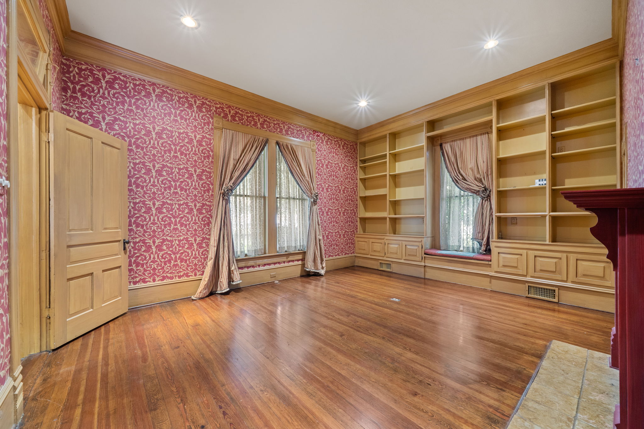 San Marcos, Texas, 78666, United States, 3 Bedrooms Bedrooms, ,4 BathroomsBathrooms,Residential,For Sale,1981922