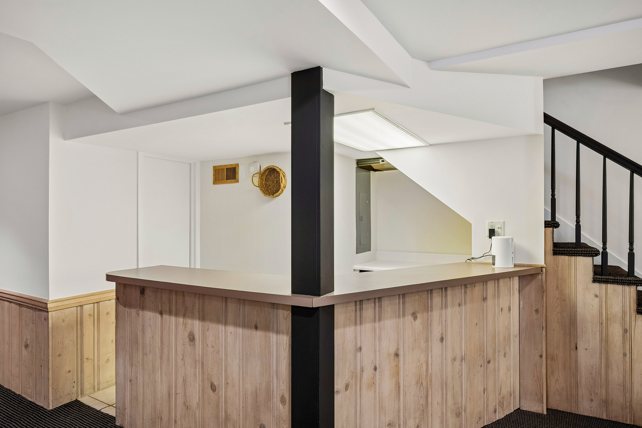  Timeless Character, Generous Living Spaces and a Quiet Cul-de-sac Location - 物件實景