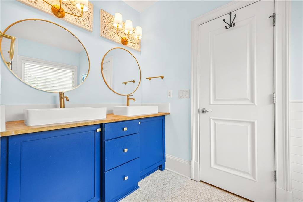 Atlanta, Georgia, 30363, United States, 3 Bedrooms Bedrooms, ,4 BathroomsBathrooms,Residential,For Sale,1896022