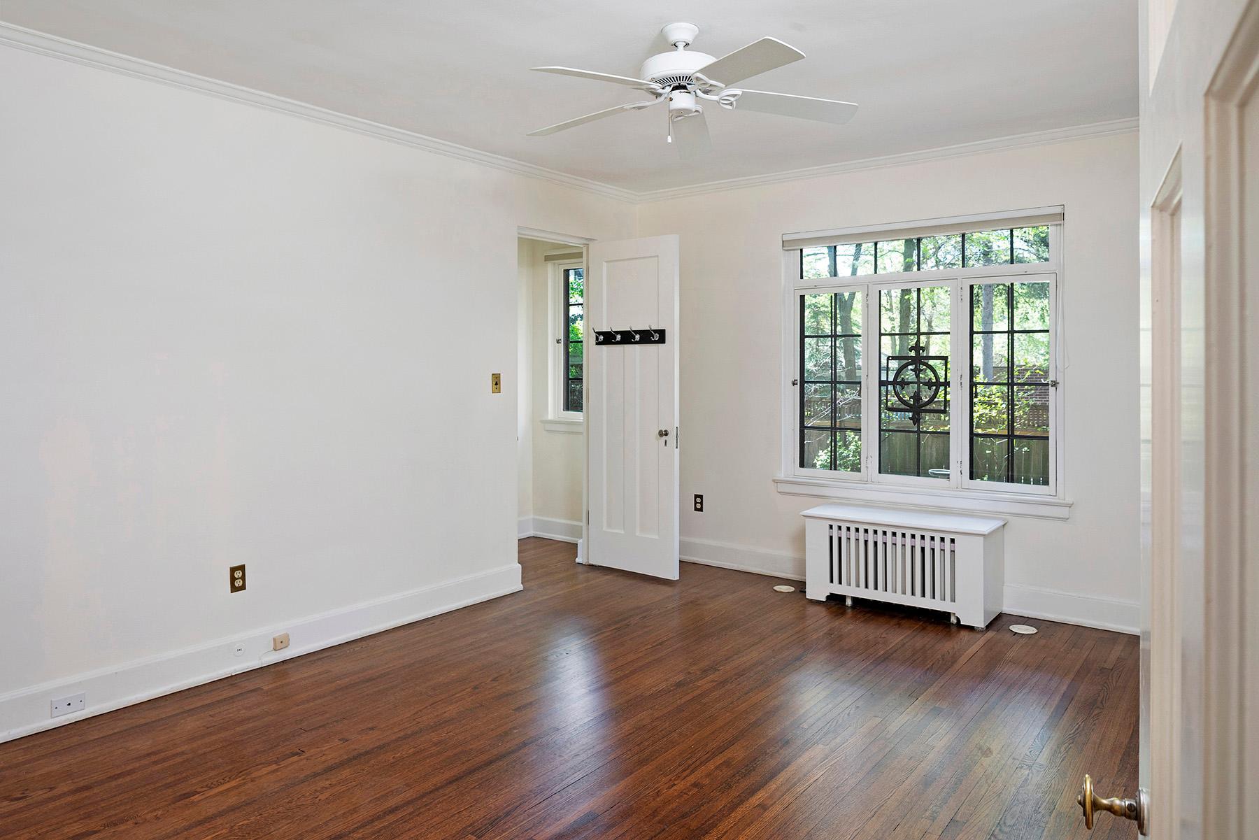 Minneapolis, Minnesota, 55403, United States, 3 Bedrooms Bedrooms, ,2 BathroomsBathrooms,Residential,For Sale,1714237