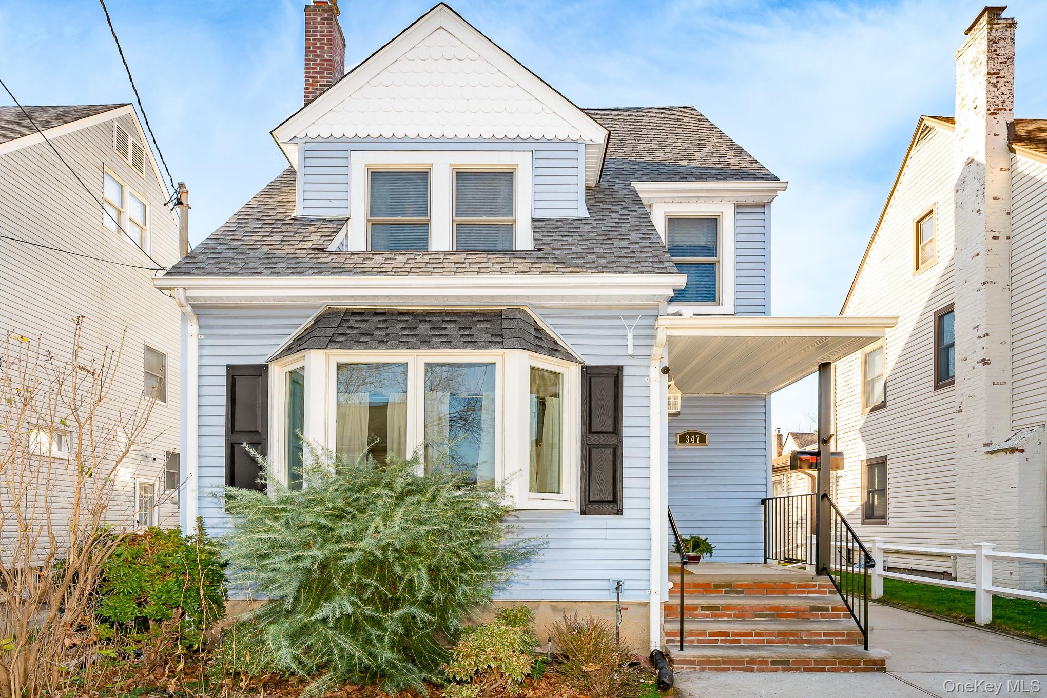 Mineola, New York, 11501, United States, 4 Bedrooms Bedrooms, ,2 BathroomsBathrooms,Residential,For Sale,2005697