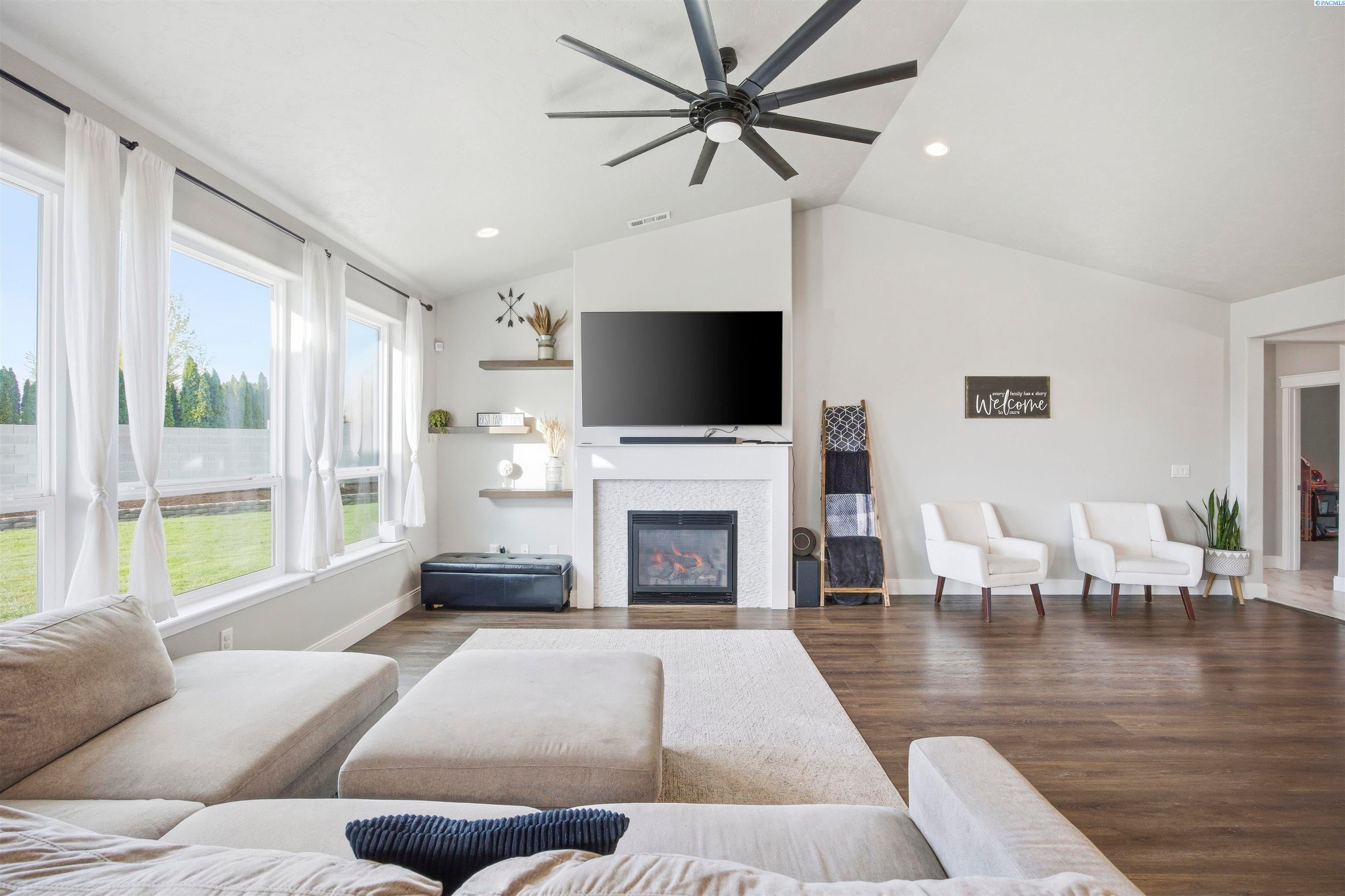 Pasco, Washington, 99301, United States, 4 Bedrooms Bedrooms, ,2 BathroomsBathrooms,Residential,For Sale,2036931