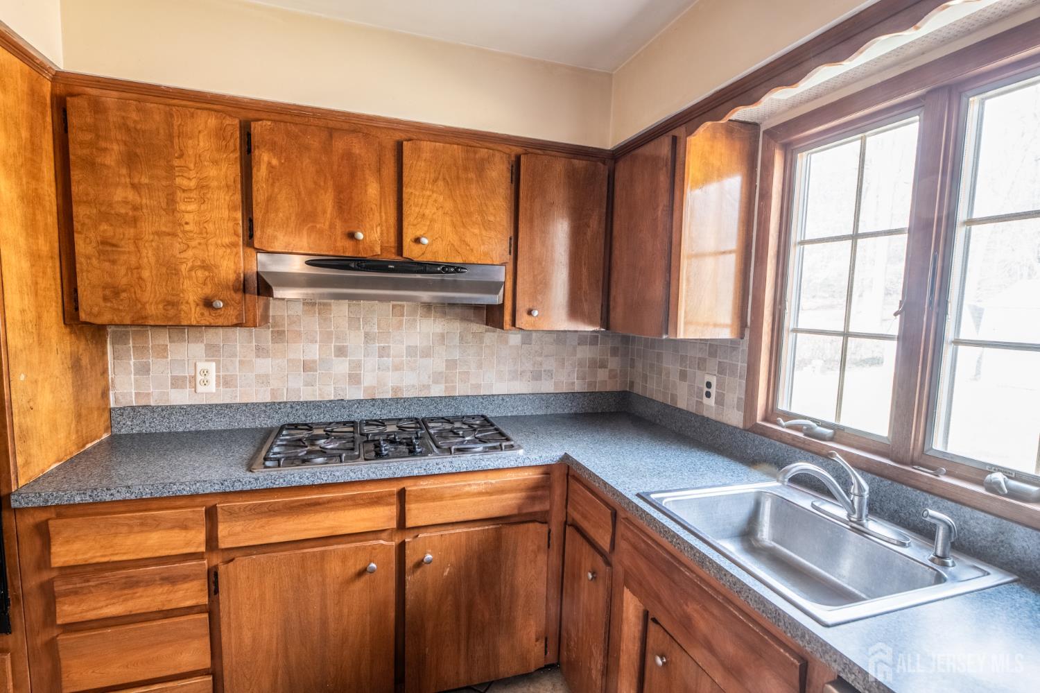 East Brunswick, New Jersey, 08816, United States, 3 Bedrooms Bedrooms, ,2 BathroomsBathrooms,Residential,For Sale,2002265