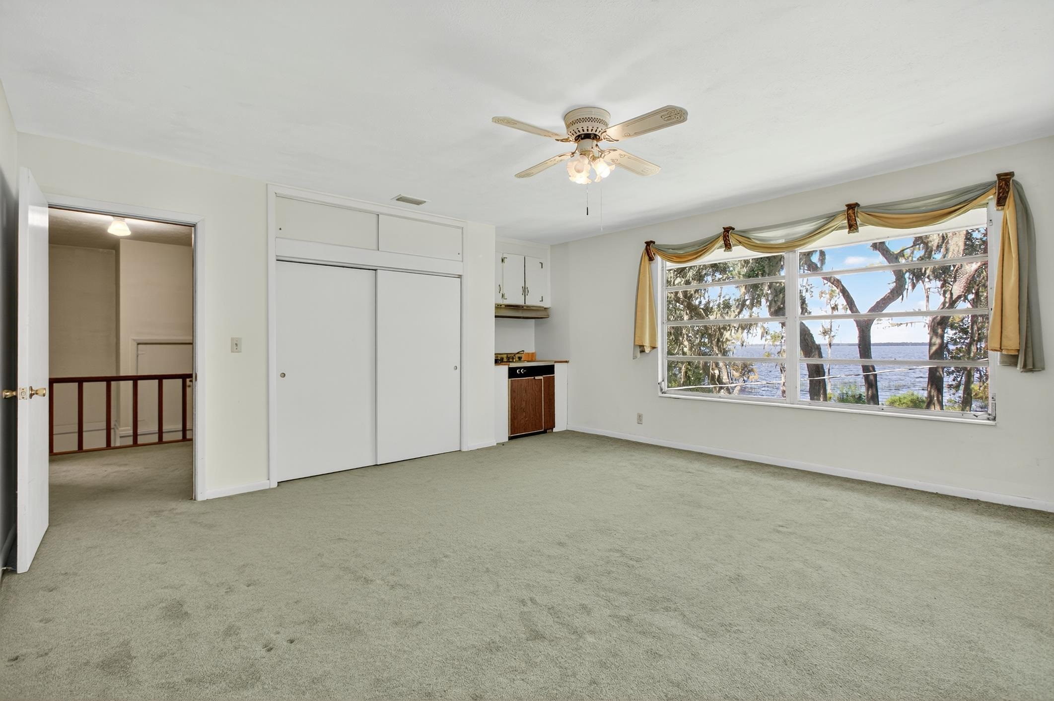 Crescent City, Florida, 32112, United States, 5 Bedrooms Bedrooms, ,3 BathroomsBathrooms,Residential,For Sale,1981097