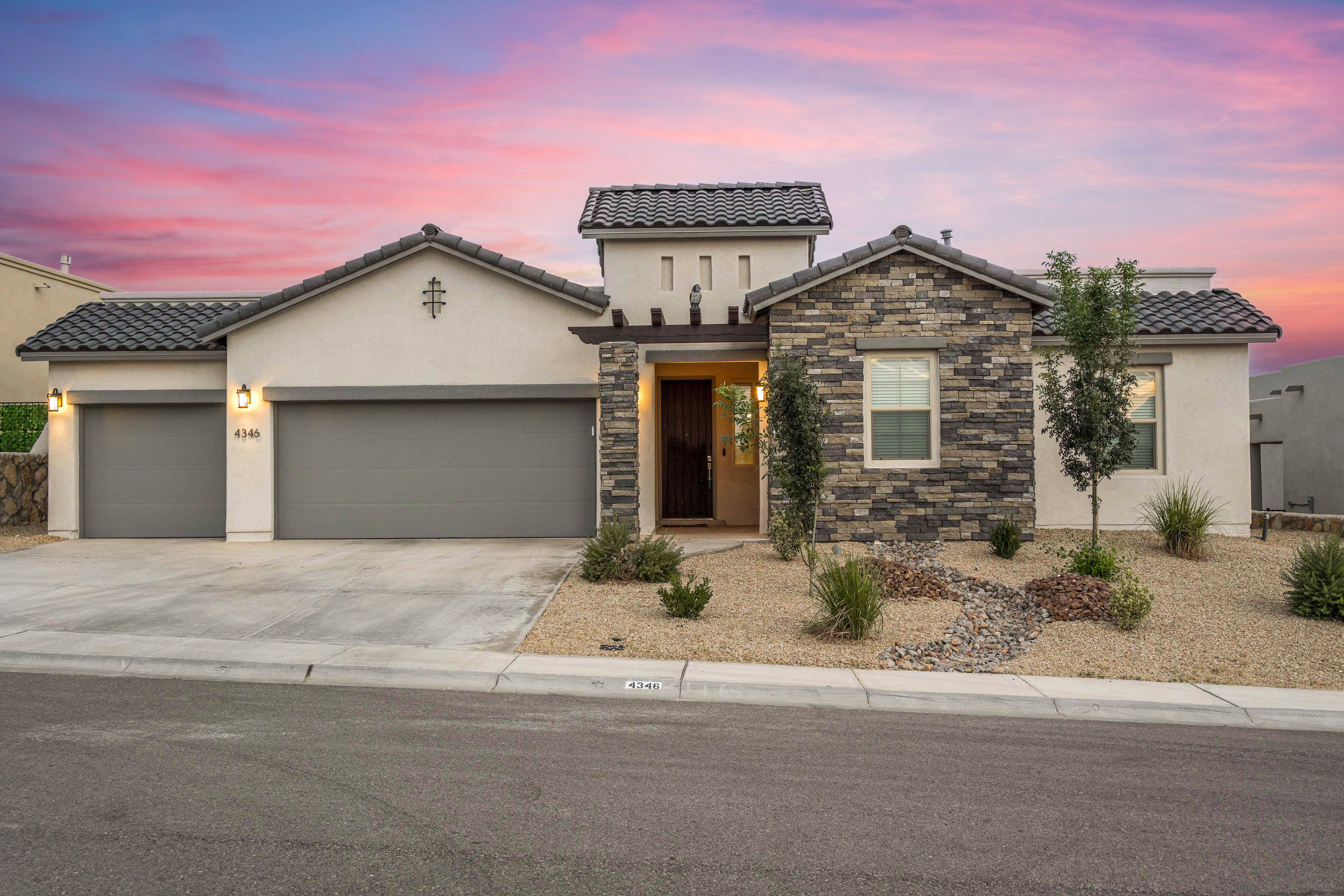 Las Cruces, New Mexico, 88011, United States, 5 Bedrooms Bedrooms, ,3 BathroomsBathrooms,Residential,For Sale,1983891