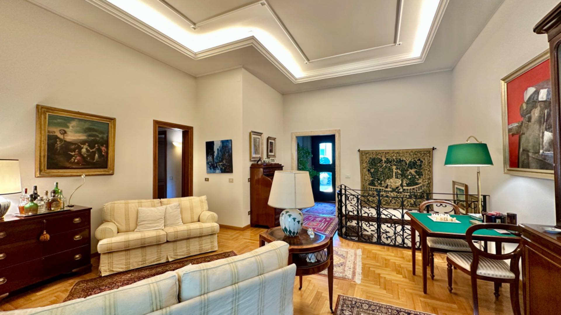 Roma, Roma, 00100, IT, 4 Bedrooms Bedrooms, ,3 BathroomsBathrooms,Residential,For Sale,1746322