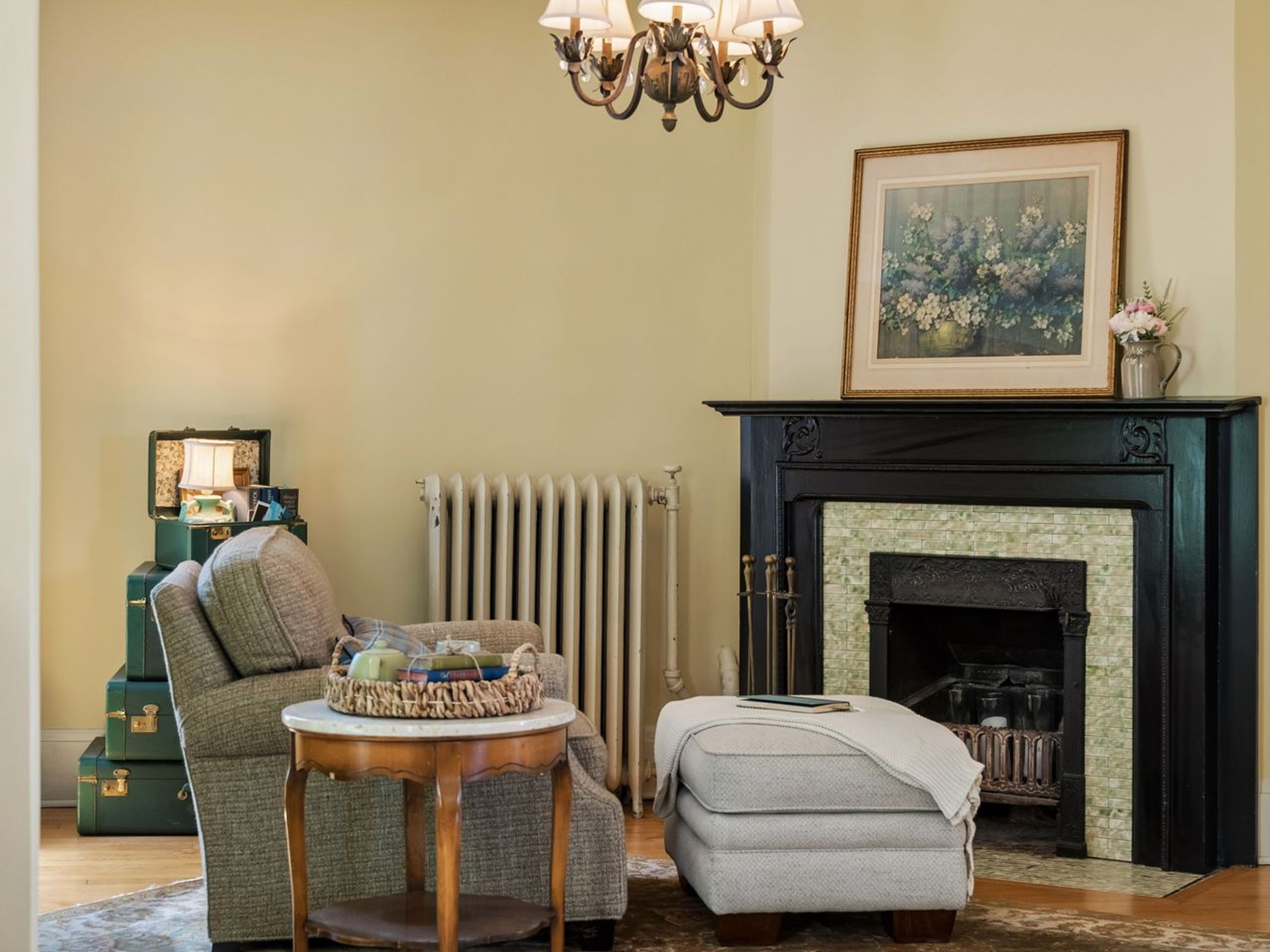  Historic Lakeside Retreat with Sunrooms and Timeless Charm - 物件實景