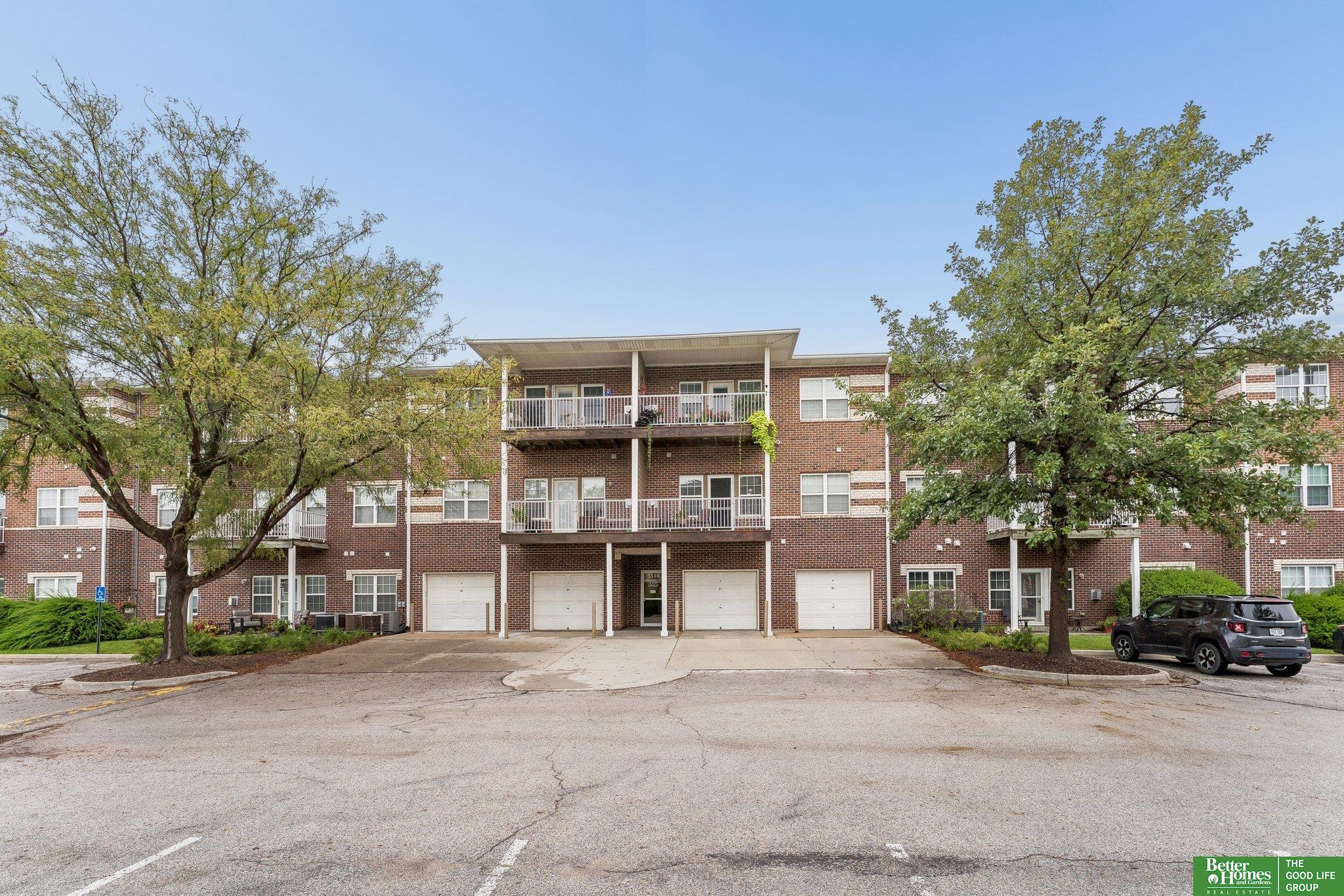 147th Ct, Omaha, NE 68116
