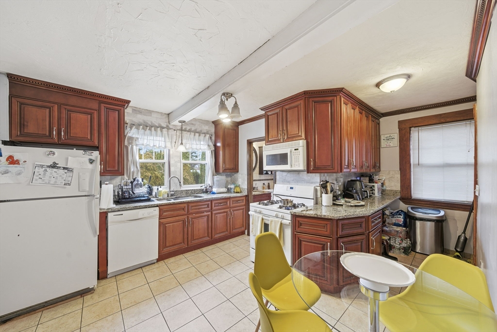 Methuen, Massachusetts, 01844, United States, 5 Bedrooms Bedrooms, ,2 BathroomsBathrooms,Residential,For Sale,2000713