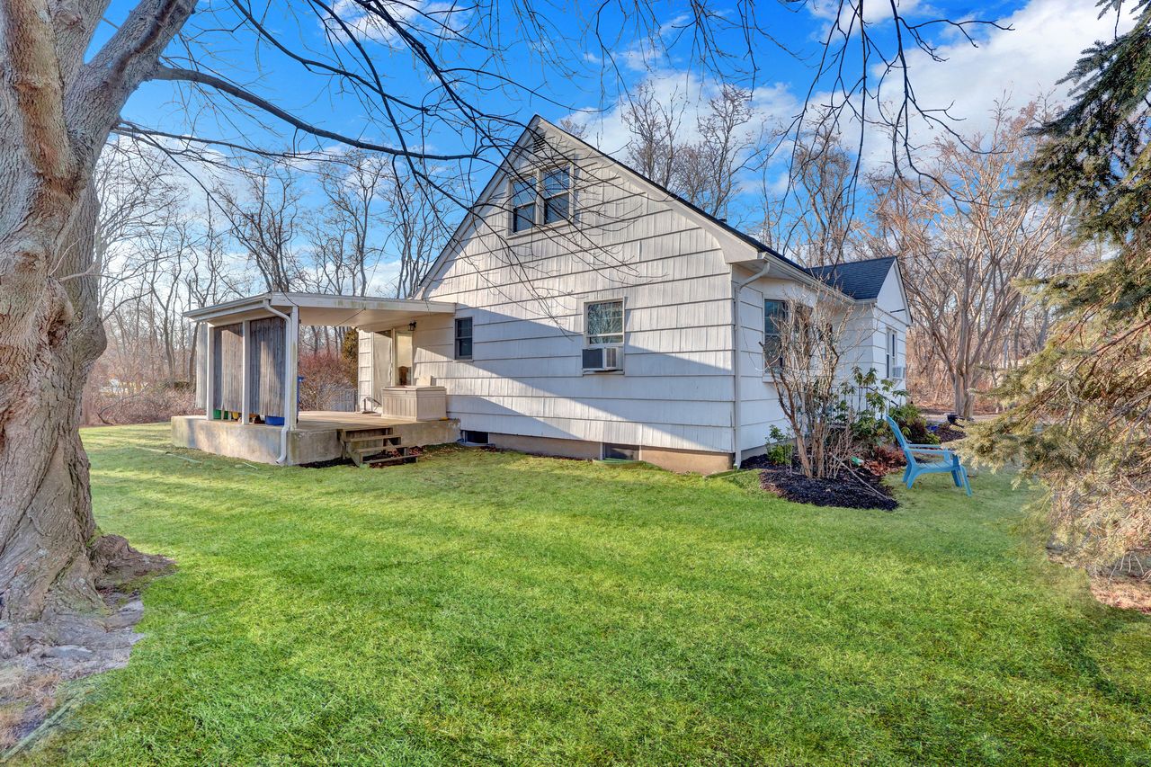 Eastport, New York, 11941, United States, 3 Bedrooms Bedrooms, ,3 BathroomsBathrooms,Residential,For Sale,2008841