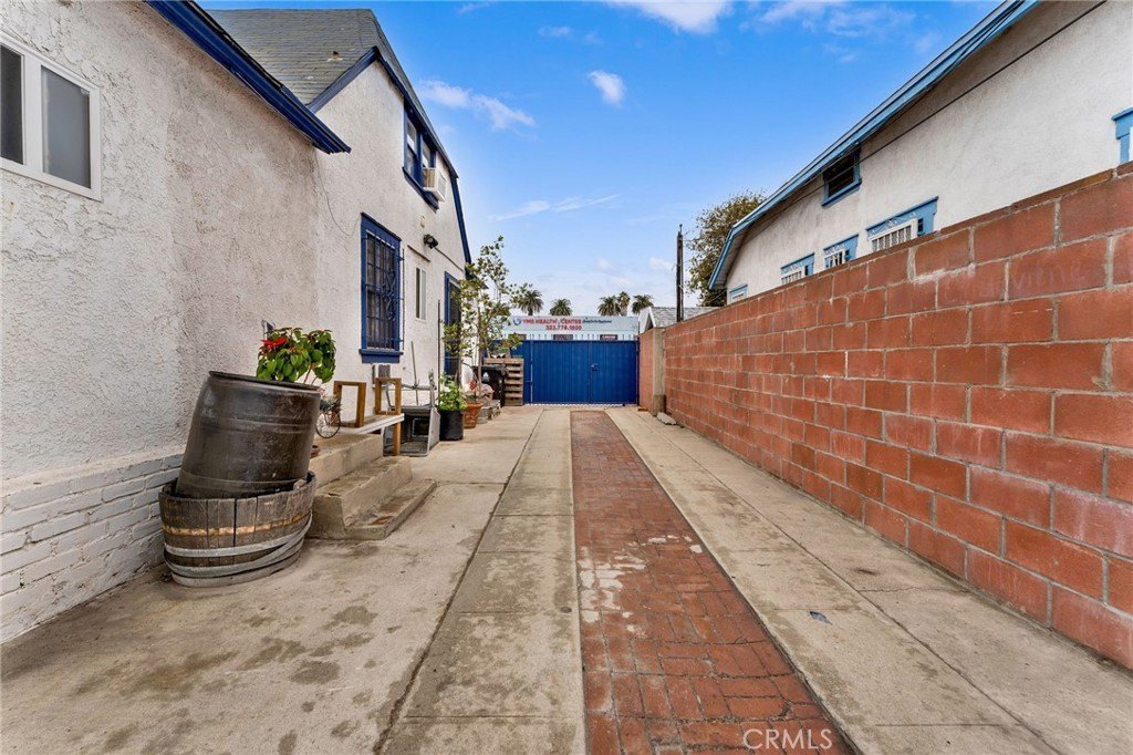 Los Angeles, California, 90044, United States, 3 Bedrooms Bedrooms, ,2 BathroomsBathrooms,Residential,For Sale,1931570