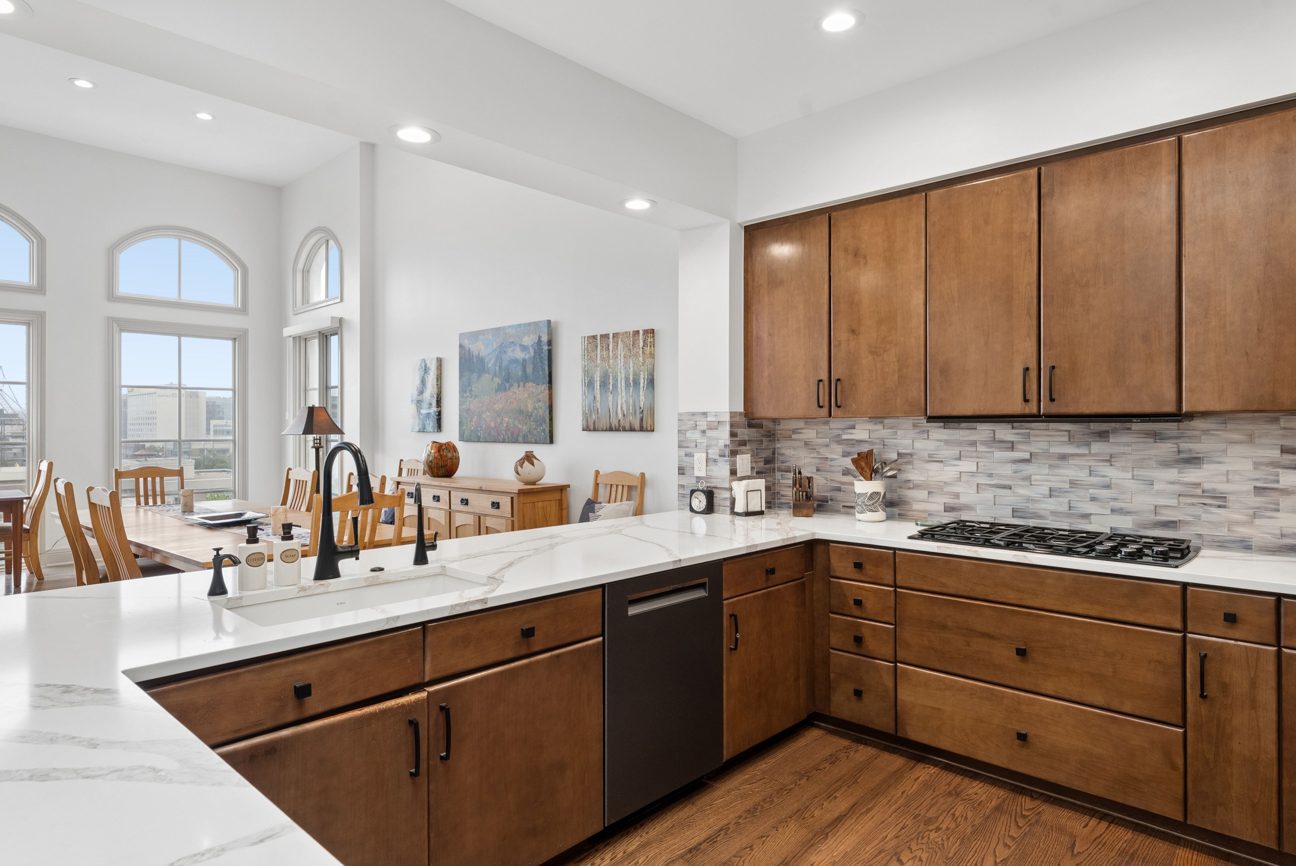  Beautifully Updated Penthouse Residence In The Heart Of Cherry Creek - 物件實景