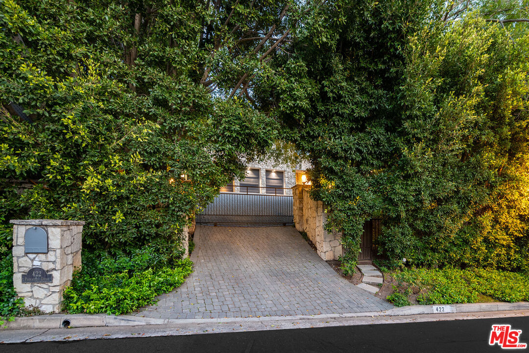 Los Angeles, California, 90077, United States, 5 Bedrooms Bedrooms, ,7 BathroomsBathrooms,Residential,For Sale,1827640